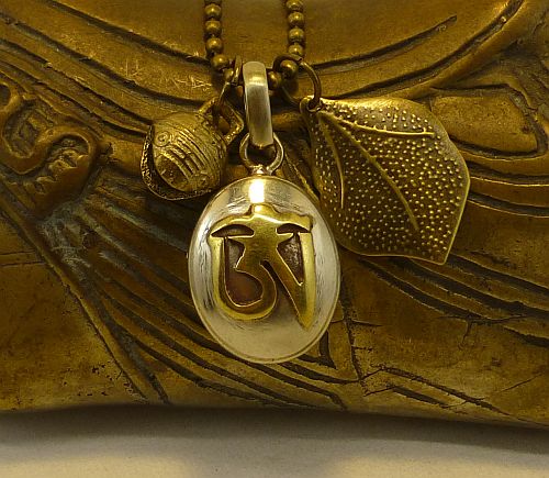 Bild "Schutz Amulette:Medizinamulett-Om-2-500.jpg"